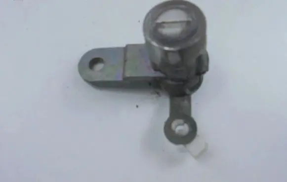 Chevrolet Lacetti Front door lock (next to the handle) 