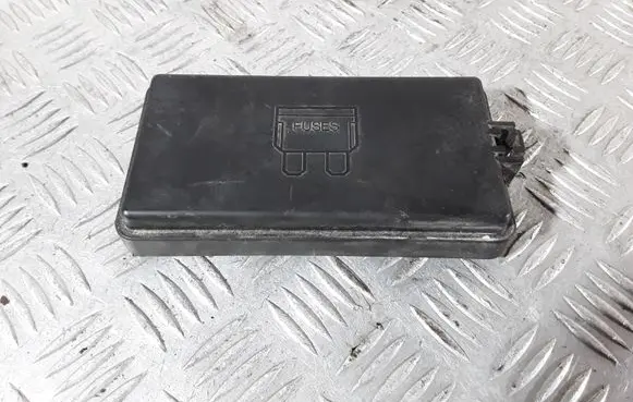Land Rover Freelander Fuse box cover YQH100900