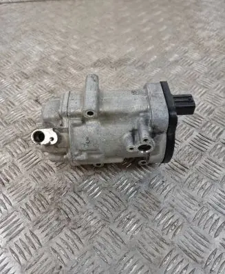 Toyota RAV 4 (XA50) Air conditioning (A/C) compressor (pump) 0424001101 10D57281 ESB27C