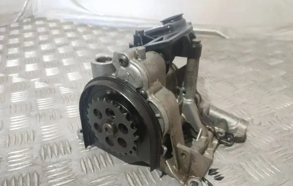 BMW 7 F01 F02 F03 F04 Oil pump 7823009