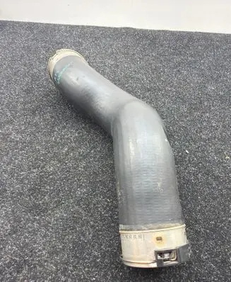 BMW 1 F20 F21 Intercooler pipe mounting bracket 9513848