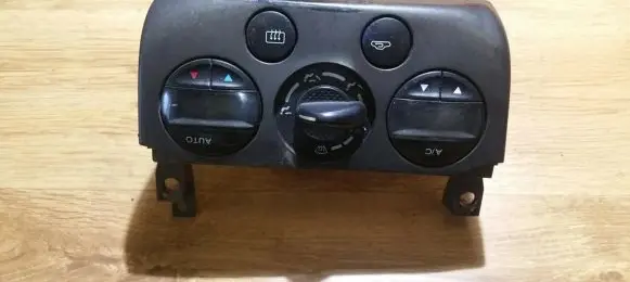 Nissan Primera Climate control unit 275109f600