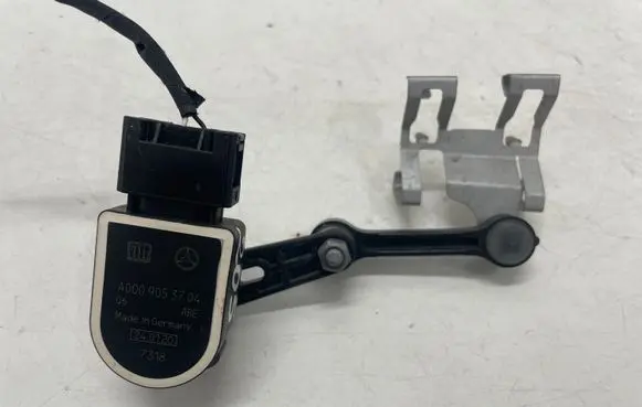 Mercedes-Benz C W205 Headlight/headlamp level sensor A0009053704