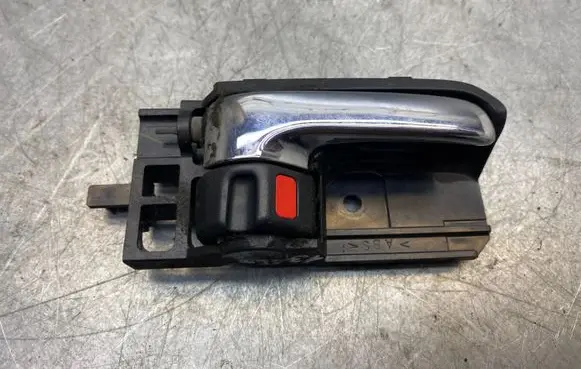 Toyota Corolla Verso E121 Front door interior handle