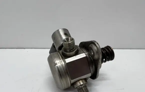 BMW 5 GT F07 Fuel injection high pressure pump 7595339