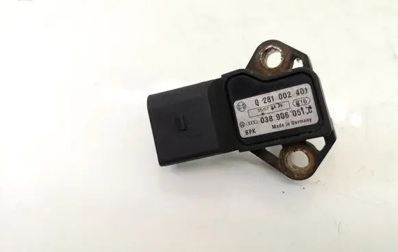Volkswagen PASSAT B6 Intake air temperature sensor 038906051C 0281002401