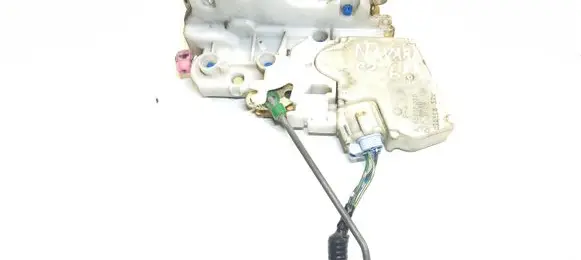 Nissan Navara D22 Front door lock 805525P013