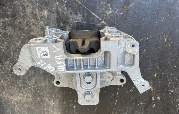 Alfa Romeo Junior Gearbox mount 9824312980