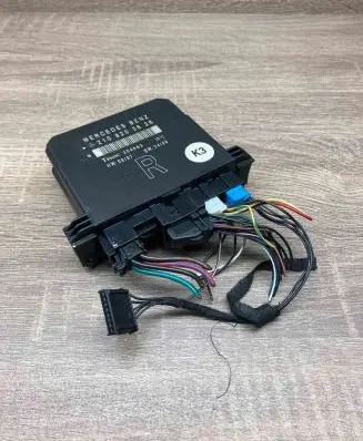 Mercedes-Benz E W210 Door control unit/module 2108203626