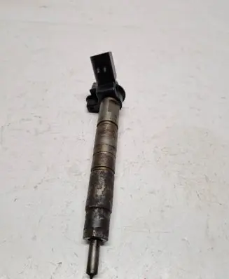 BMW 5 F10 F11 Fuel injector 7805428