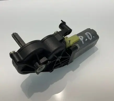 Mercedes-Benz C W204 Seat adjustment motor 0390203277