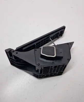 Mercedes-Benz C W204 Accelerator throttle pedal A2043000204