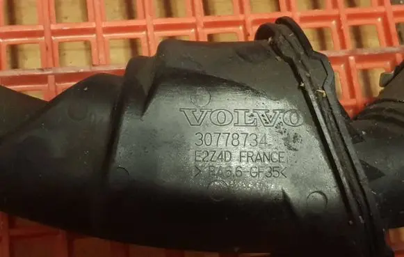 Volvo V70 Intake resonator 30778734 52740