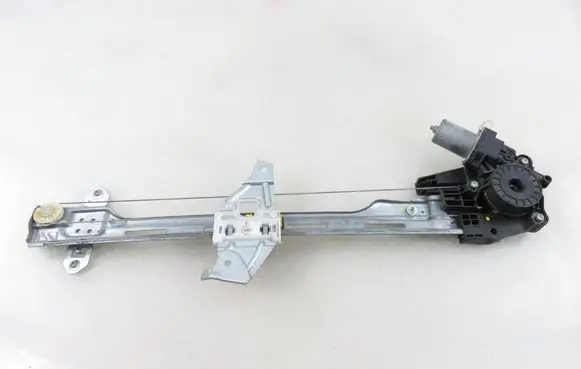 Suzuki Vitara (LY) Front door window regulator with motor 2621006340 8353064P00