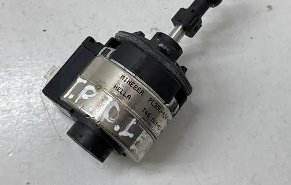 Tesla Model 3 Headlight level adjustment motor 74862103AA PL35LH24HL01