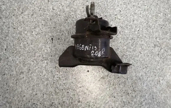 Engine mount vacuum valve