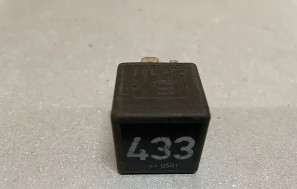 Volkswagen Golf V Other relay 3D0951253A