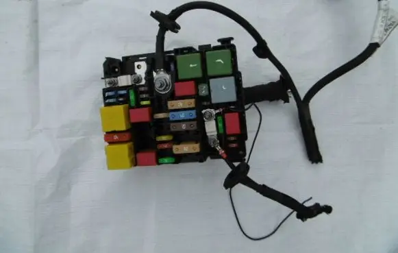 Citroen C4 Cactus Fuse module 9804846880