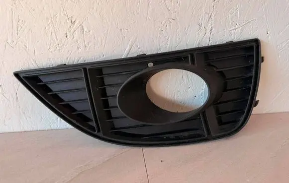 Seat Alhambra (Mk2) Front fog light trim/grill 7N5853666A