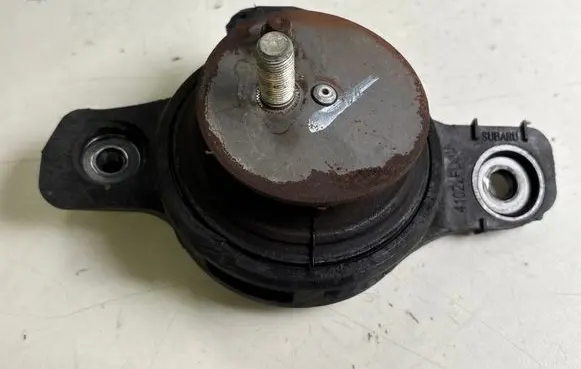 Subaru Outback (BT) Engine mount bracket 41022FL00A