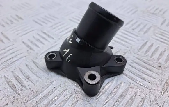Toyota Avensis T270 Thermostat housing 163210R020