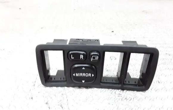 Toyota Avensis T250 Wing mirror switch 183575