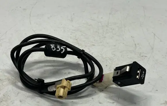 BMW X3 F25 USB socket connector 9237656 84109237656 9167196
