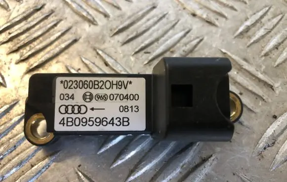 Audi A6 S6 C5 4B Airbag deployment crash/impact sensor 4B0959643B 070400 023060B20H9V