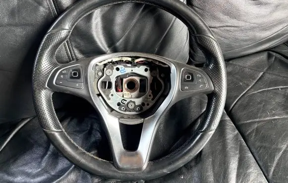 Mercedes-Benz GLA H247 Steering wheel A0004608803 1743176167 626189870D