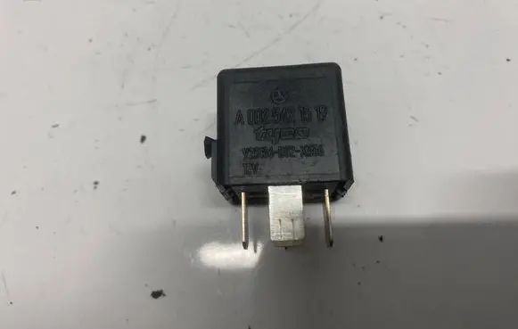 Mercedes-Benz A W169 Other relay 0025421319 v23134-b52-x336