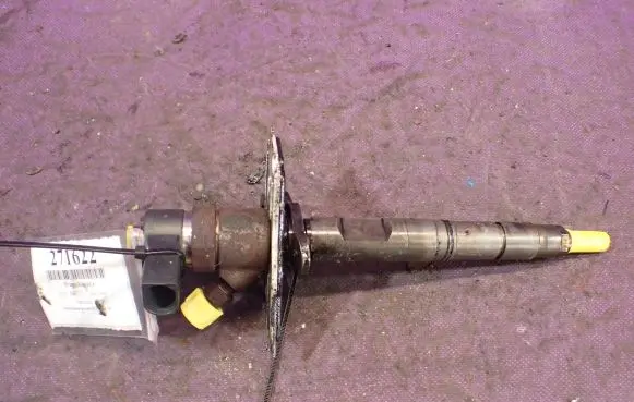 Audi A8 S8 D3 4E Fuel injector 057130277M