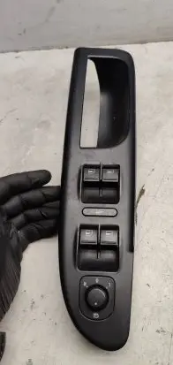 Volkswagen PASSAT B6 Front door window switch trim 3c1867171B