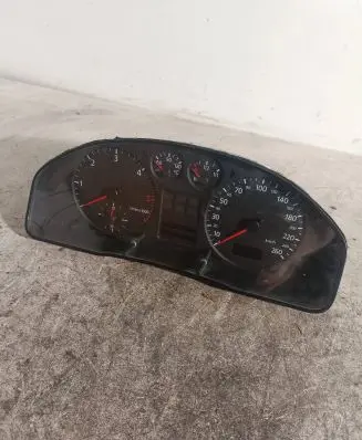 Audi A4 S4 B5 8D Speedometer (instrument cluster) 008AUZ8Z0 W3030008