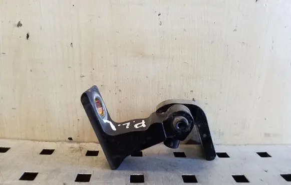 Volkswagen PASSAT B8 Front door upper hinge 8X0831403E