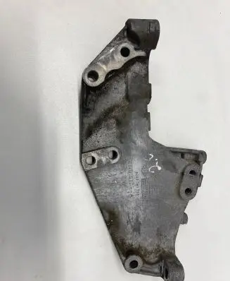 Opel Vivaro Generator/alternator bracket 8200741758