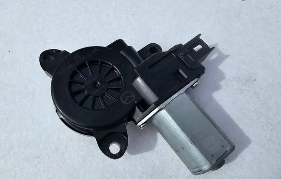 Mazda CX-3 Rear door window regulator motor BHN95858X