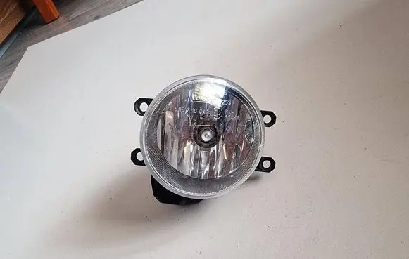 Toyota Yaris Front fog light 81220-02110 709LZ0 01170077ZL8