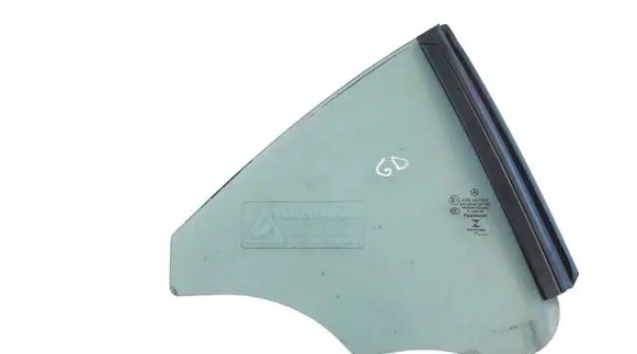Volkswagen Golf VII Rear side window 43R001582