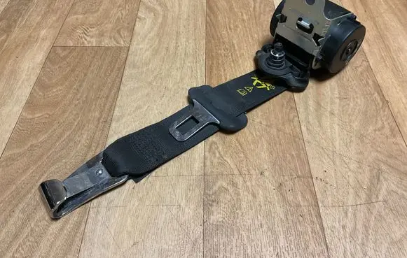 Opel Zafira B Rear seatbelt 13202806 606433600 13200624