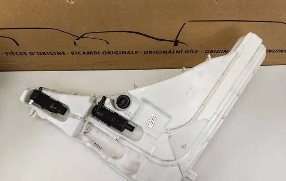 Audi Q8 Windshield washer fluid reservoir/tank 4M0955448B 4M0955452B
