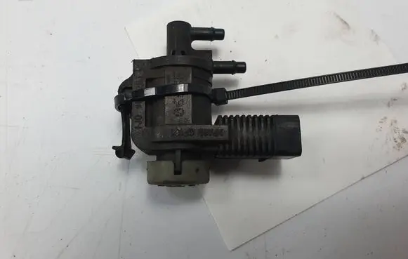 Audi A4 S4 B6 8E 8H Turbo solenoid valve 1J0906283C