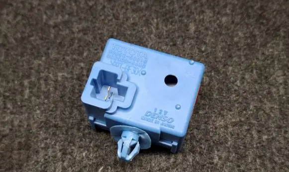 Toyota RAV 4 (XA40) Horn buzzer relay 8665250010