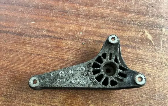 Audi A4 S4 B7 8E 8H Gearbox mounting bracket EM550N18