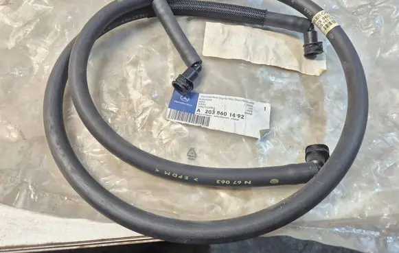 Mercedes-Benz C W203 Headlight washer hose/pipe A2038601492