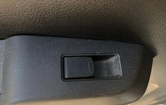 Suzuki Ignis Electric window control switch