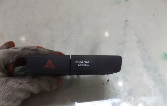 Suzuki Ignis Hazard light switch
