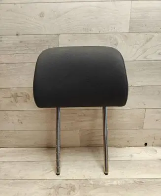 Volkswagen Golf V Front seat headrest 