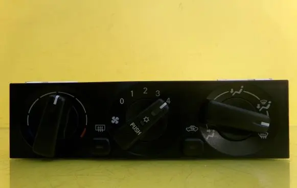 Mitsubishi Carisma Climate control unit MR500529