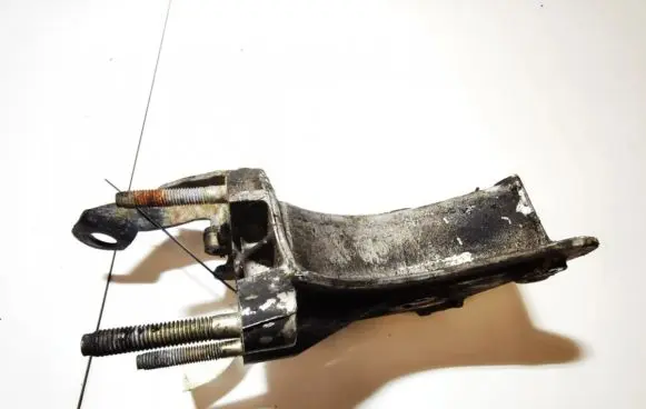 Peugeot 605 Engine mounting bracket