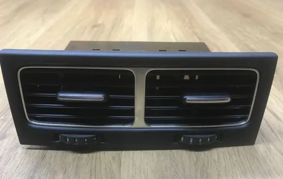 Volkswagen Touareg II Rear air vent grill 7P6819203A